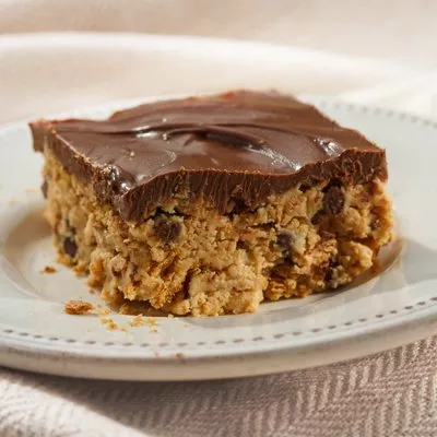 Barras de mantequilla de maní con chocolate sin hornear