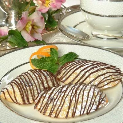 Cazuela de Tostada Francesa de Durazno y Almendras