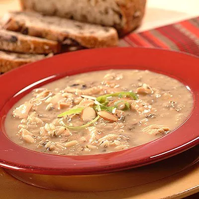 Sopa de pollo y arroz salvaje
