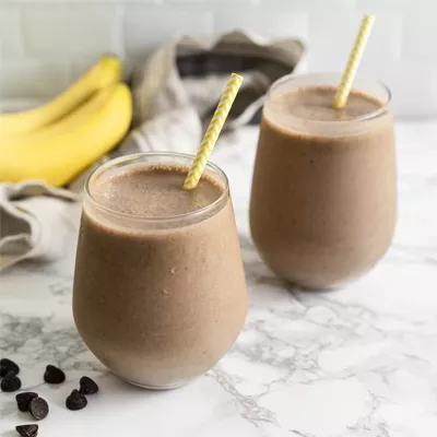 Batido de mantequilla de maní y chispas de chocolate