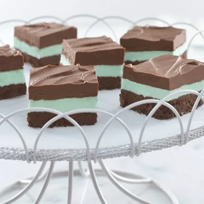 Barras de menta y chocolate cremosas fáciles de hornear
