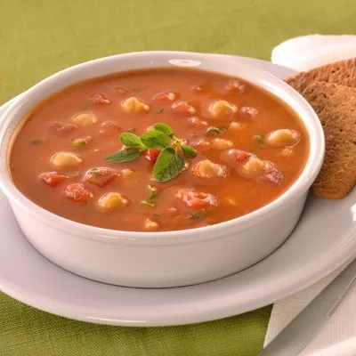 Sopa de calabaza Libby's® con garbanzos y tomates
