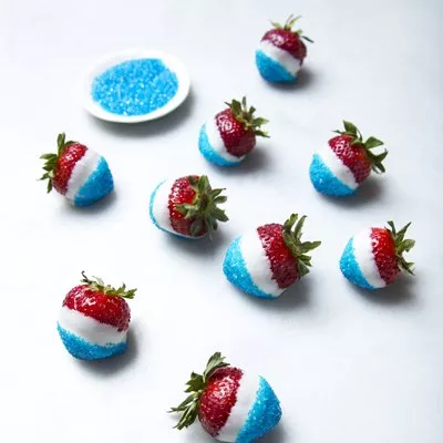 Bayas rojas, blancas y azules