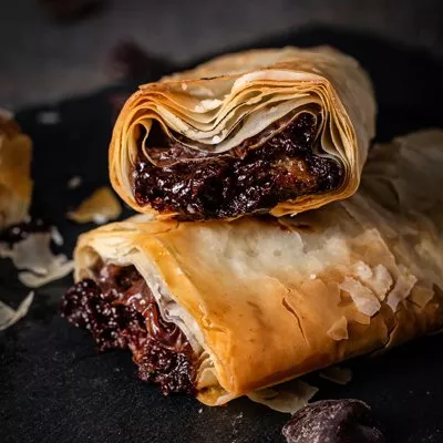 Strudel de plátano y chocolate artesanal