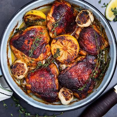 Pollo estofado con limón y ajo