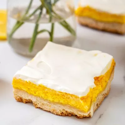 Barras de tarta de queso con limón