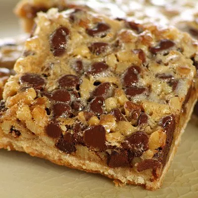 Cazuela de Tostada Francesa de Durazno y Almendras