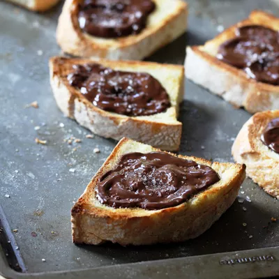 Bruschetta de chocolate amargo