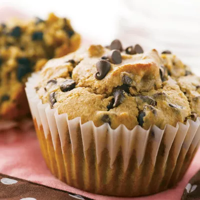 Muffins de mantequilla de maní y chispas de chocolate