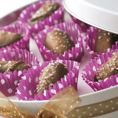 Caramelos bañados en chocolate con sal marina