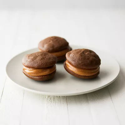 Pasteles de chocolate y almendras Whoopie