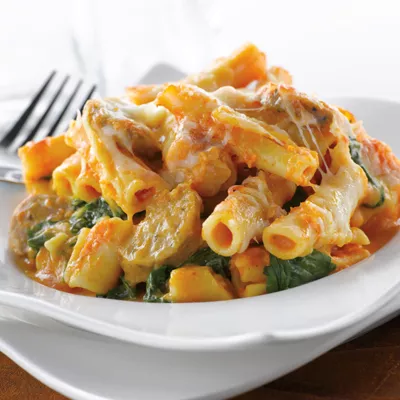 Ziti al horno con calabaza y salchicha