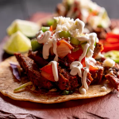 Fajitas de bistec con crema de lima