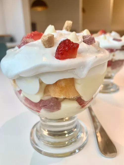 Bagatela de Fresas y Nata