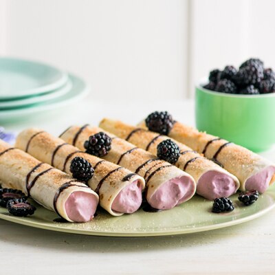 Enchiladas de Moras y Crema Dulce