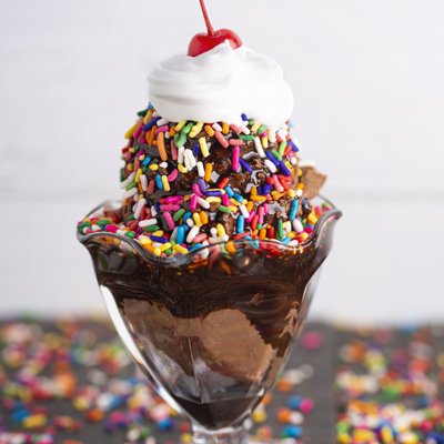 Chocolate ice cream sundae deals