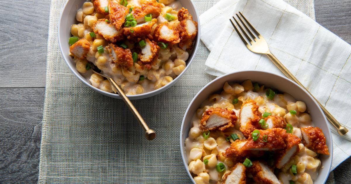 Hot Chicken Mac & Cheese | CARNATION® MILKS