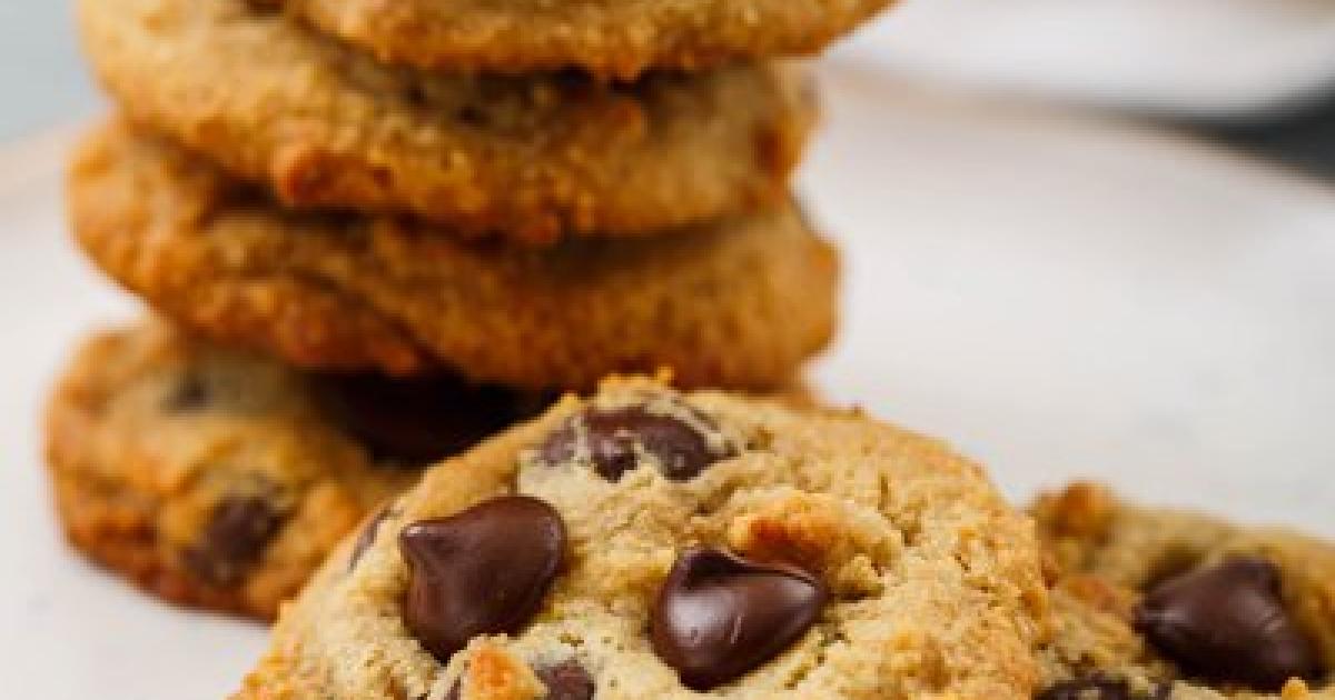 Almond Flour Dark Chocolate Chip Cookies NESTLÉ® TOLL HOUSE®