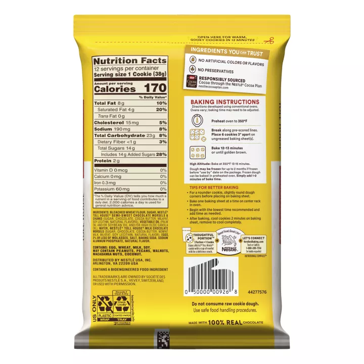 Vista lateral izquierda de un paquete amarillo y blanco que muestra el logotipo NESTLÉ® TOLL HOUSE® con una etiqueta roja que dice "para los amantes de los trocitos de chocolate".
