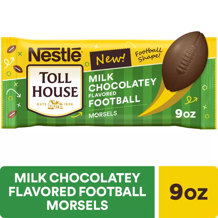 Vista frontal central de trocitos NESTLÉ® TOLL HOUSE® Milk Chocolatey Flavored Football Morsels, bolsa de 255 g (9 oz). PESO NETO 255 g (9 oz).