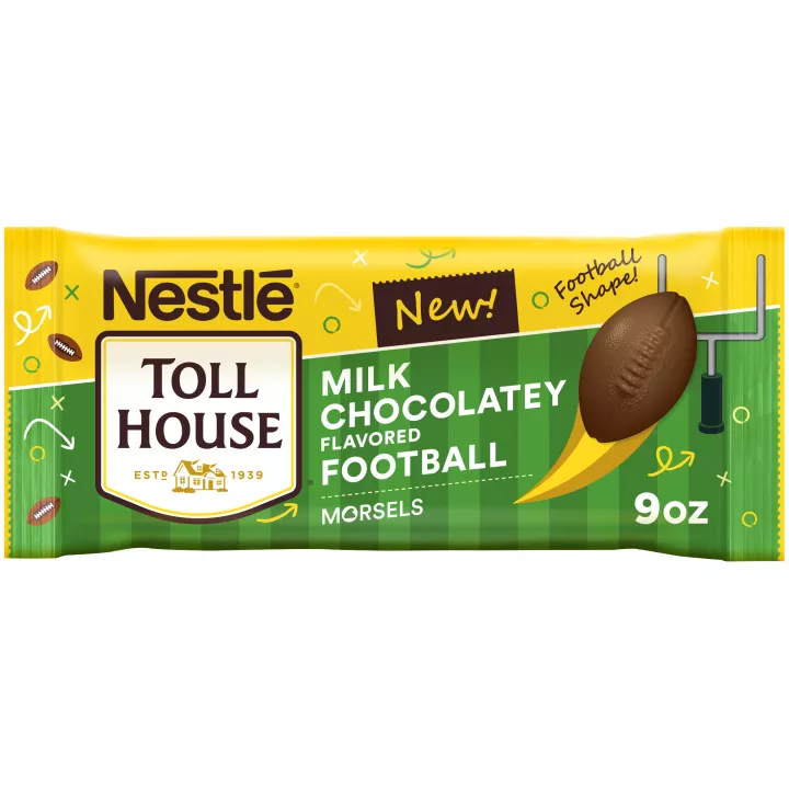 Vista frontal central de trocitos NESTLÉ® TOLL HOUSE® Milk Chocolatey Flavored Football Morsels, bolsa de 255 g (9 oz). PESO NETO 255 g (9 oz).