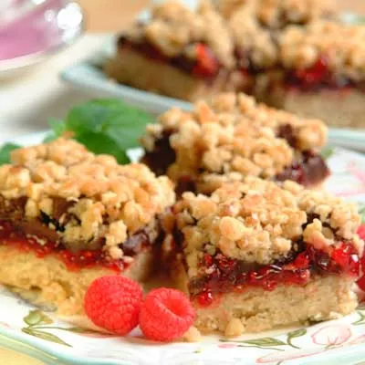 Cazuela de Tostada Francesa de Durazno y Almendras