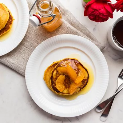 Cazuela de Tostada Francesa de Durazno y Almendras