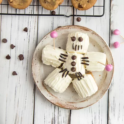 Cazuela de Tostada Francesa de Durazno y Almendras