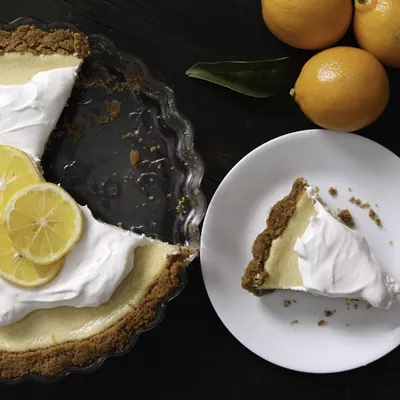 Cazuela de Tostada Francesa de Durazno y Almendras
