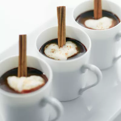 Cazuela de Tostada Francesa de Durazno y Almendras