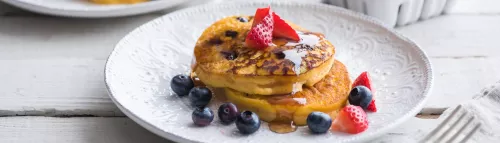 Cazuela de Tostada Francesa de Durazno y Almendras