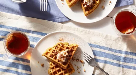 Cazuela de Tostada Francesa de Durazno y Almendras