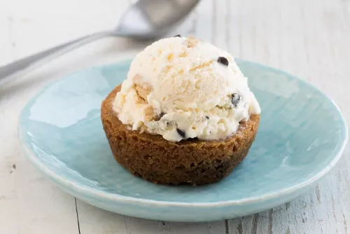 Cazuela de Tostada Francesa de Durazno y Almendras