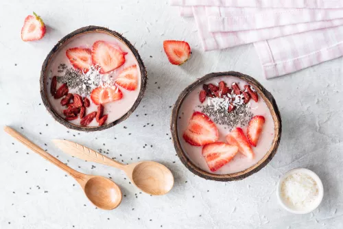 Tazones de batido de fresa