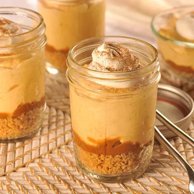 Dulce de Leche Mini Pumpkin Cream Pies