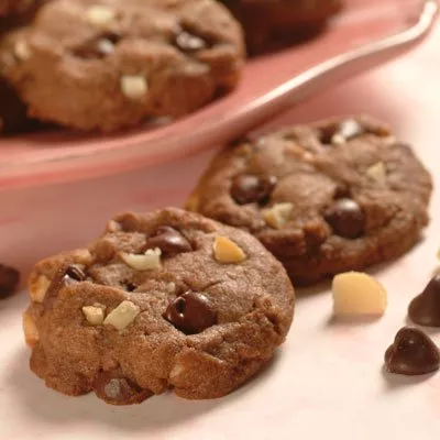 Lee's Chocolate, Chocolate Chip, Peanut Butter and Macadamia Nut Cookies