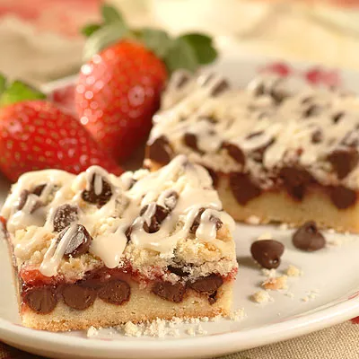 Chocolate Strawberry Streusel Bars