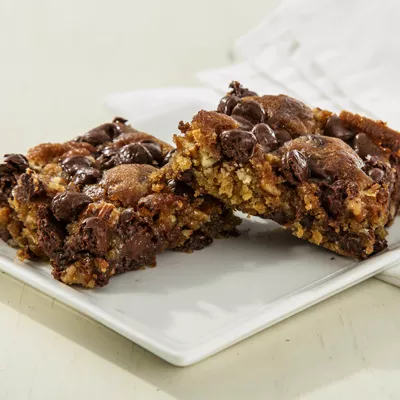 Sweet & Salty Chewy Pecan Bars