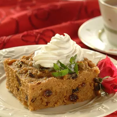 Cazuela de Tostada Francesa de Durazno y Almendras