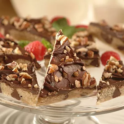 Cazuela de Tostada Francesa de Durazno y Almendras