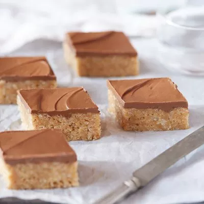Cazuela de Tostada Francesa de Durazno y Almendras