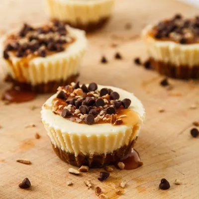 Cazuela de Tostada Francesa de Durazno y Almendras