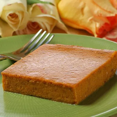 Cazuela de Tostada Francesa de Durazno y Almendras