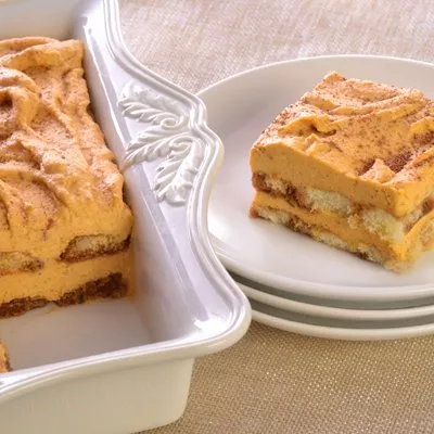 Cazuela de Tostada Francesa de Durazno y Almendras