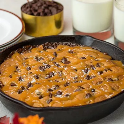 Cazuela de Tostada Francesa de Durazno y Almendras