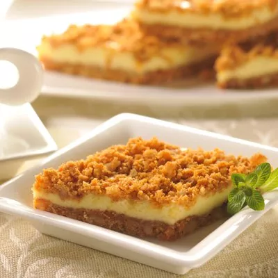 Cazuela de Tostada Francesa de Durazno y Almendras