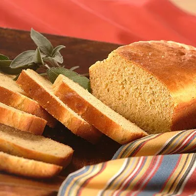 Cazuela de Tostada Francesa de Durazno y Almendras