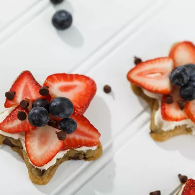 Cazuela de Tostada Francesa de Durazno y Almendras