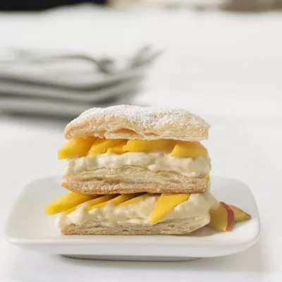 Cazuela de Tostada Francesa de Durazno y Almendras