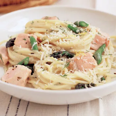 Cazuela de Tostada Francesa de Durazno y Almendras